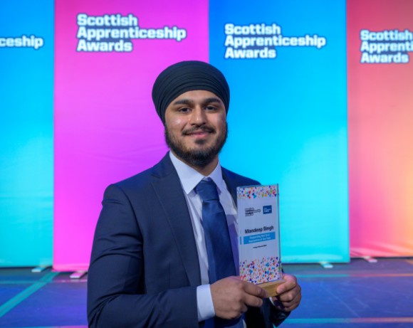 Net zero hero Mandeep picks up Scottish Apprenticeship Award